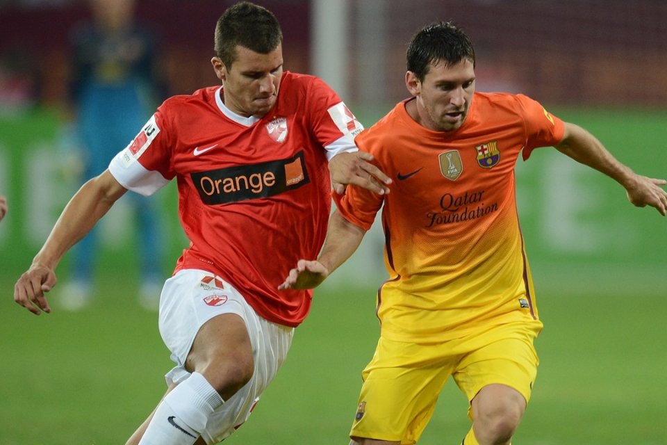 0-2 a fost învinsă Dinamo de Barcelona, în august 2012, într-un meci amical