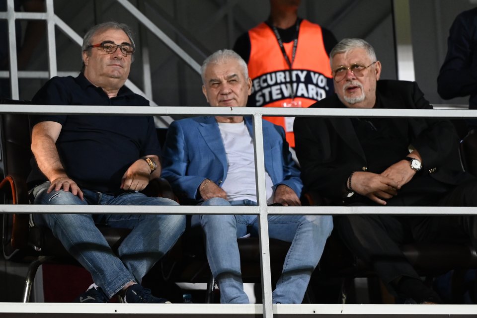 Anghel Iordănescu, în mijloc, între Mihai Stoichiță și Gino Iorgulescu