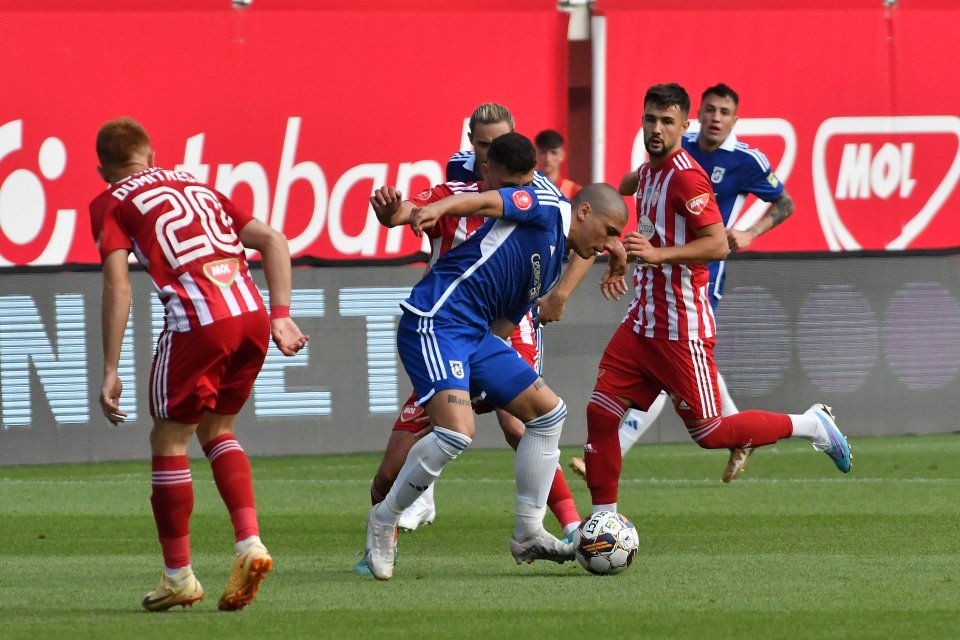 Fază  de joc din Sepsi - FC U Craiova 1-0, Superliga Superbet, Sepsi Arena din Sfantu Gheorghe, 21 iulie 2023