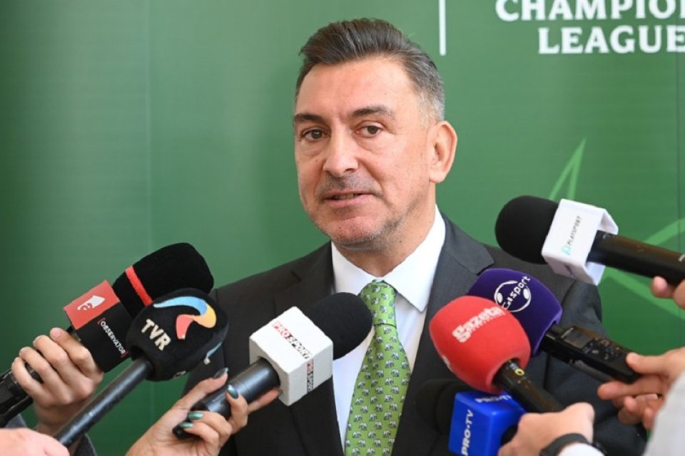 Ilie Dumitrescu s-a retras din fotbal în 1999