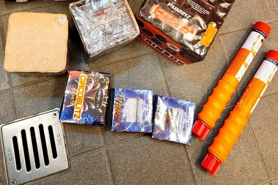 Materiale pirotehnice confiscate de jandarmi în mod uzual înaintea unor derby-uri importante