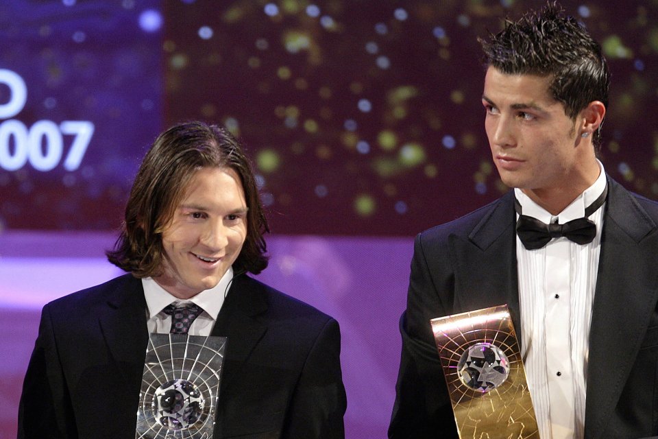 Leo Messi și Cristiano Ronaldo la decernarea Balonului de Aur din 2007. Trofeul a fost câștigat de brazilianul Kaka.