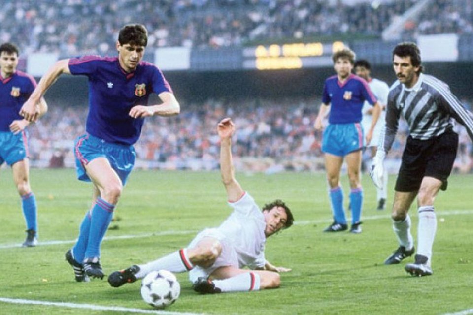 Ștefan Iovan, în duel cu Van Basten la meciul dintre Steaua și AC Milan