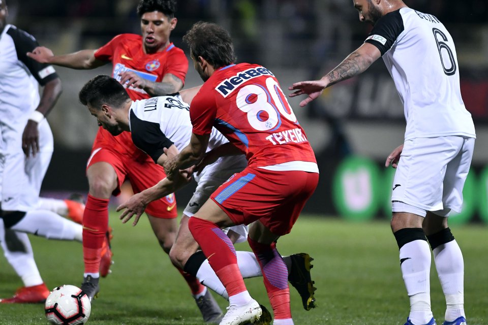 Azdren Llullaku și Filipe Teixeira în duel la un meci dintre Astra și FCSB din 2019