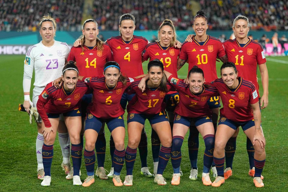 Naționala de fotbal feminin a Spaniei, înainte de meciul cu Suedia, de la Auckland