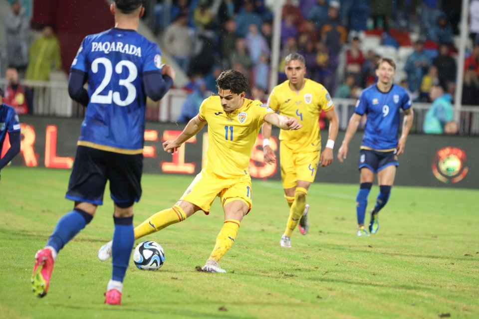 Ianis Hagi în meciul de fotbal dintre Kosovo și Romănia, Preliminariile Campionatului European, Stadionul Fadil Vokrri din Pristina, 16 iunie 2023