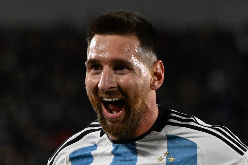 Lionel Messi, celebrând reușita din lovitură liberă în meciul din preliminariile CM 2026