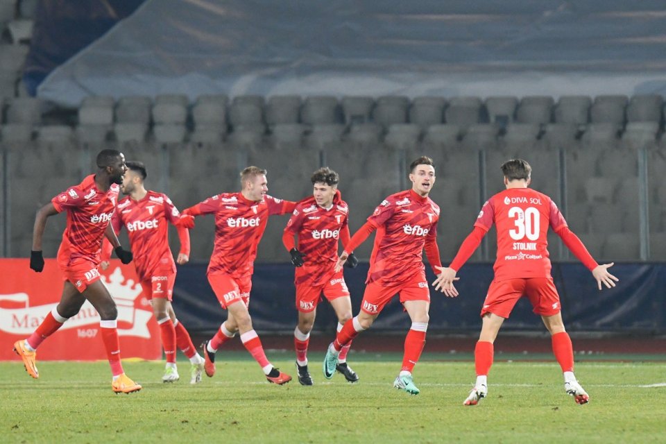 Bucuria jucătorilor UTA-ei Arad, după marcarea unui gol.