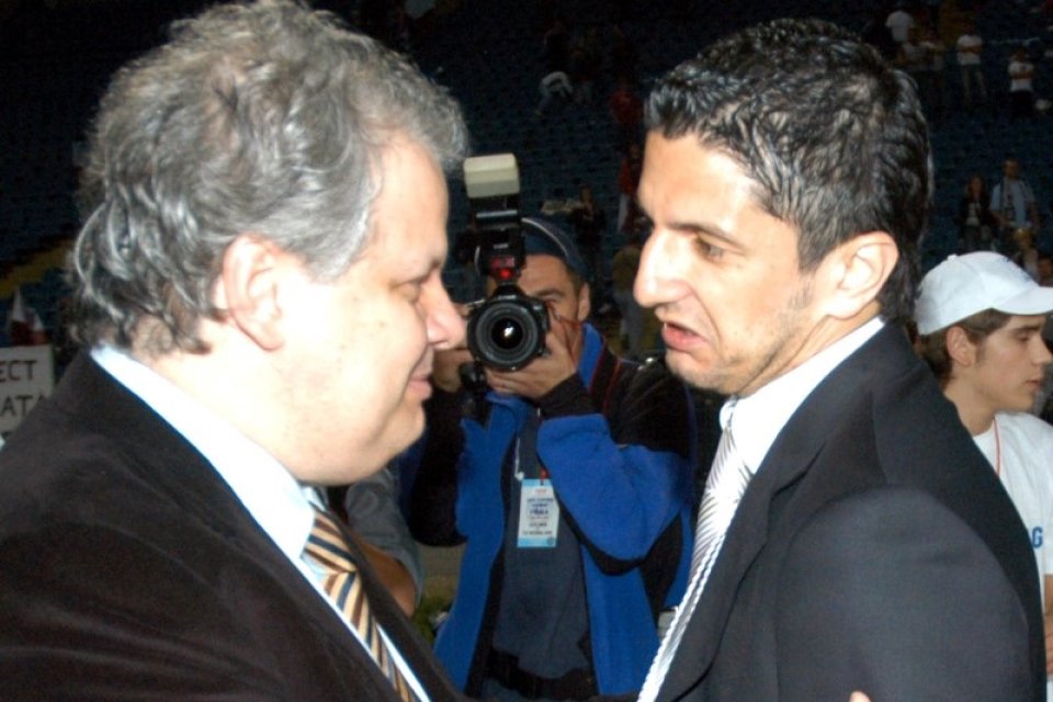 Jean Valvis (stânga), alături de Răzvan Lucescu, în sezonul 2005-2006, când Rapid a ajuns până în sferturile Cupei UEFA
