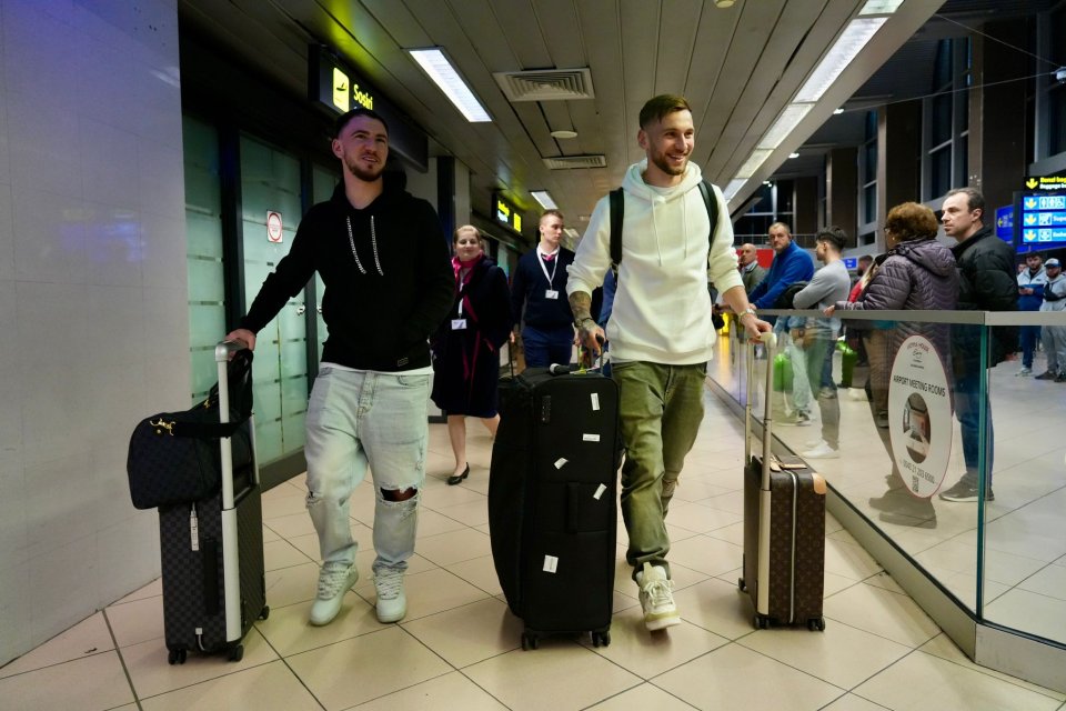 Drăguș și Sorescu, pe aeroport la revenirea în România