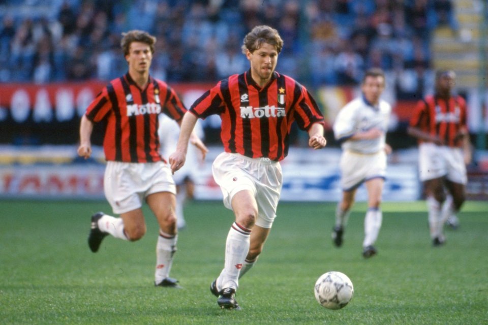 Florin Răducioiu a stat un sezon la AC Milan. Chiar daca a fost mai mult rezervă, atacantul are în palmares titlul din Serie A și Liga Campionilor, ambele cucerite în sezonul 1993-1994