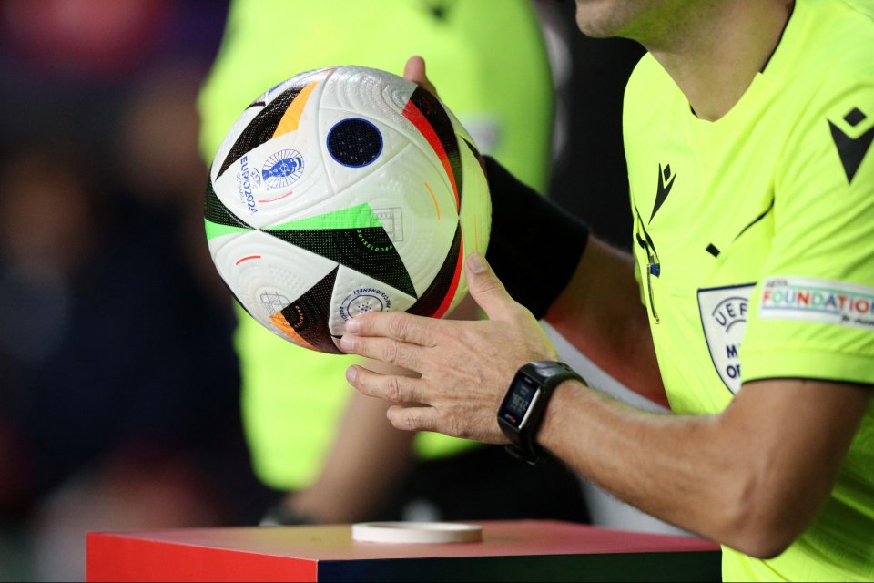 Mingea oficială UEFA EURO 2024 conține senzori de mișcare conectați direct la tehnologia VAR