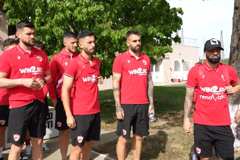 Ultrașii lui Dinamo, prezenți la Săftica înainte de partida cu Poli Iași