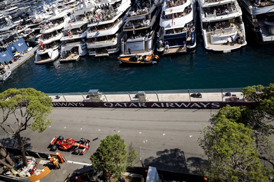 Charles Leclerc, pe circuit, în timpul desfășurării Marelui Premiu al Principatului Monaco