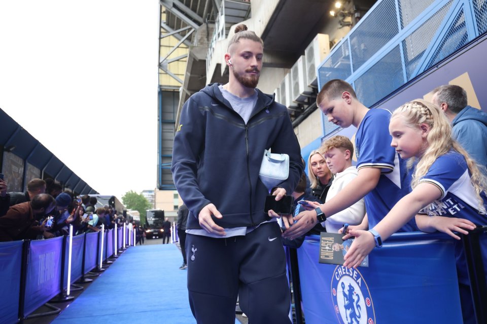 Radu Drăgușin nu prinde minute la Tottenham