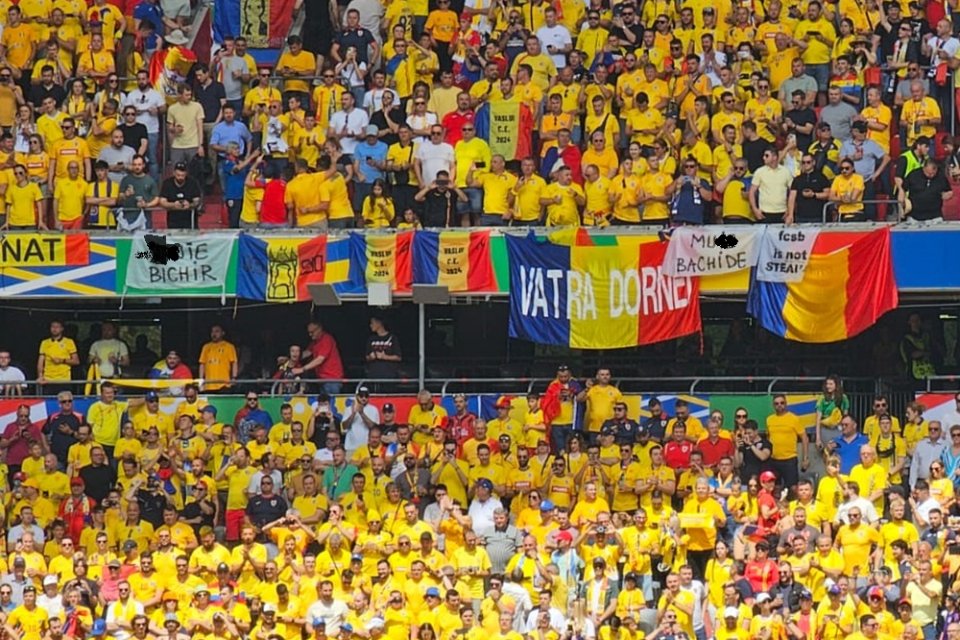Bannerele surprinse pe stadion în sectorul ocupat de fanii români