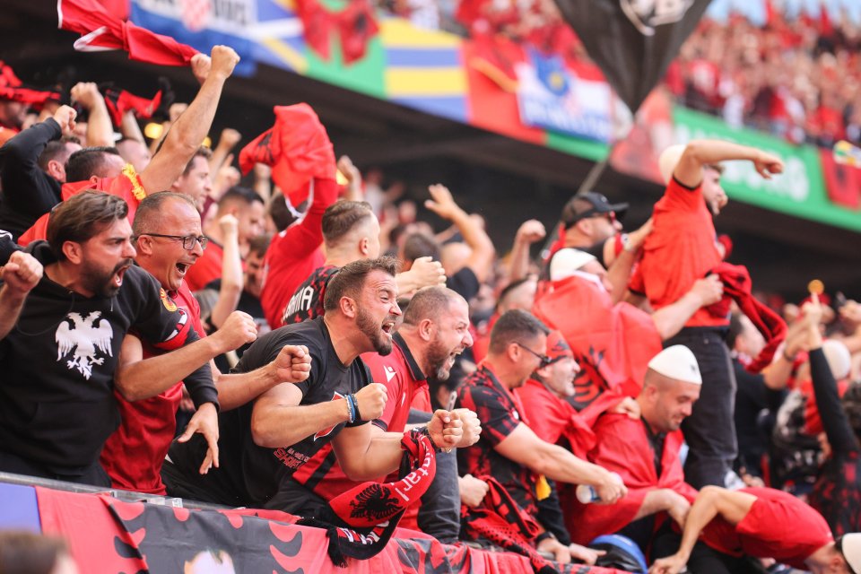 Fanii Albaniei au venit în număr mare pe stadion la meciurile naționalei lor cu Italia și Croația