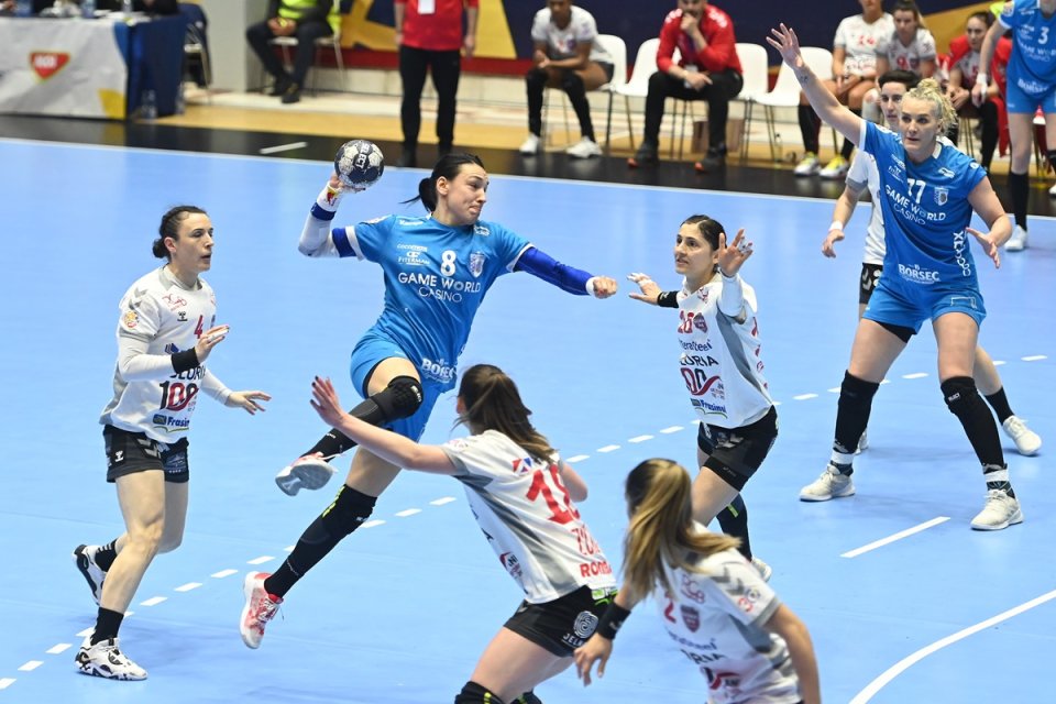 Cristina Neagu, cu mingea sub control într-un duel CSM - Gloria Bistrița