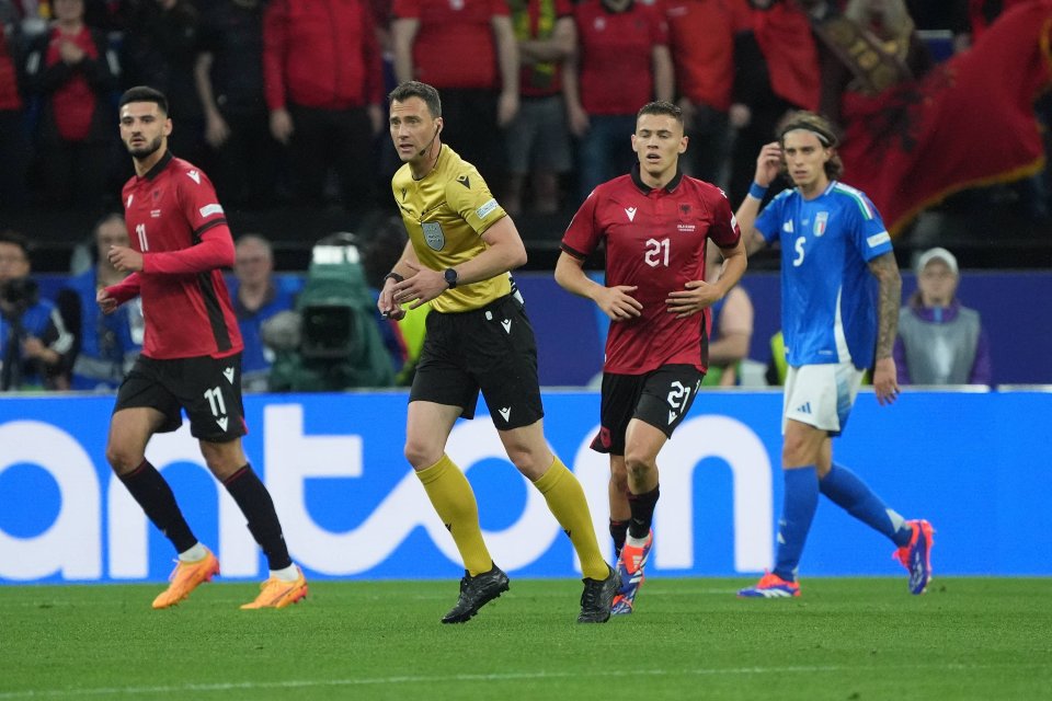 Zwayer a fost martorul celui mai rapid gol înscris în istoria Euro, la meciul Italia - Albania, atunci când Bajrami a punctat după 23 de secunde