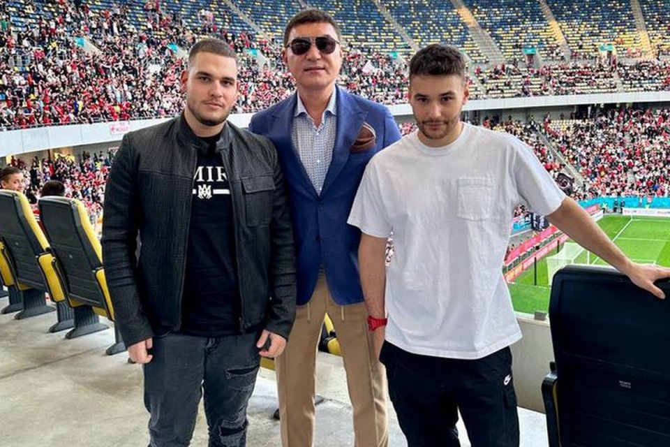 Cristi Borcea, fostul acționar al lui Dinamo, alături de doi dintre fii săi