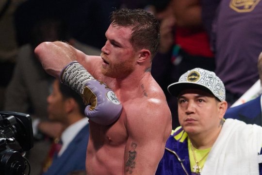 Saul ”Canelo” Alvarez rămâne campion la supermijlocie după ce l-a învins pe Jermell Charlo