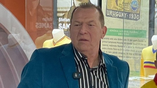 FOTO | Emoționat, Duckadam s-a despărțit din nou de mănușile pe care le-a purtat în finala de la Sevilla '86