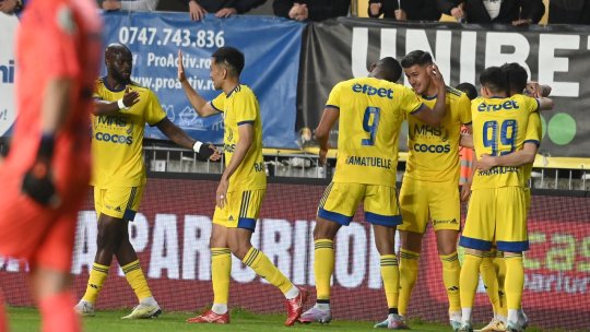 Un jucător de la Petrolul Ploiești, încătușat de polițiști chiar în momentul în care se pregătea să plece din țară! Ce s-a întâmplat la aeroport