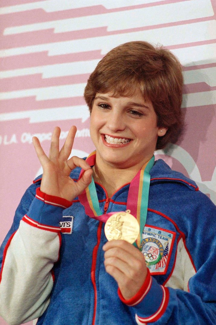 Mary Lou Retton este prima campioană olimpică la individual compus din istoria SUA