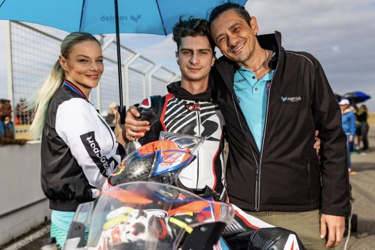 EXCLUSIV | “Aș vrea să salvez din tinerii care mor cu motocicletele”. Bogdan și Ioana au creat una dintre cele mai puternice echipe de motociclism viteză din România. Ei vor să înființeze și o școală serioasă de pilotaj