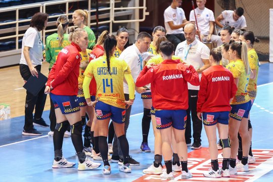 La handbal feminin defilăm. România, victorie clară în preliminariile EURO 2024, cu Grecia