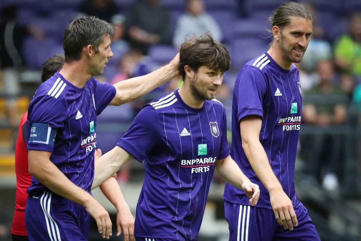 Alin Stoica, în tricoul celor de la Anderlecht, la un meci demonstrativ