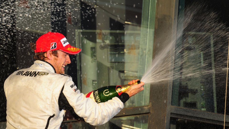 Jenson Button are 15 victorii în cei șaisprezece ani de carieră în Formula 1