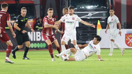 Rapidiștii, atacați din toate părțile. Arbitrul VAR de la meciul cu Hermannstadt, acuzat că este suporter al giuleștenilor. ”Este chimie între ei”