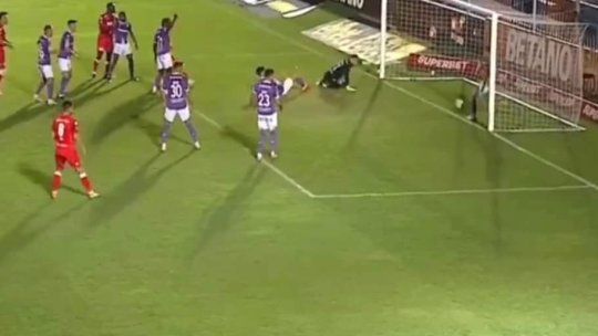 Controversă la UTA Arad - Rapid. Gazdele au reclamat că au marcat un gol valabil, însă Horațiu Feșnic a rămas impasibil