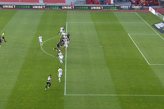 A fost offside? Dinamo a dat lovitura la Sibiu, dar „câinii” au trecut de la extaz la agonie în doar 3 minute | FOTO