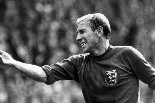 Sir Bobby Charlton, aristocratul fotbalului englez. Cum l-a schimbat accidentul de la Munchen pe unul dintre cei mai mari fotbaliști ai Angliei