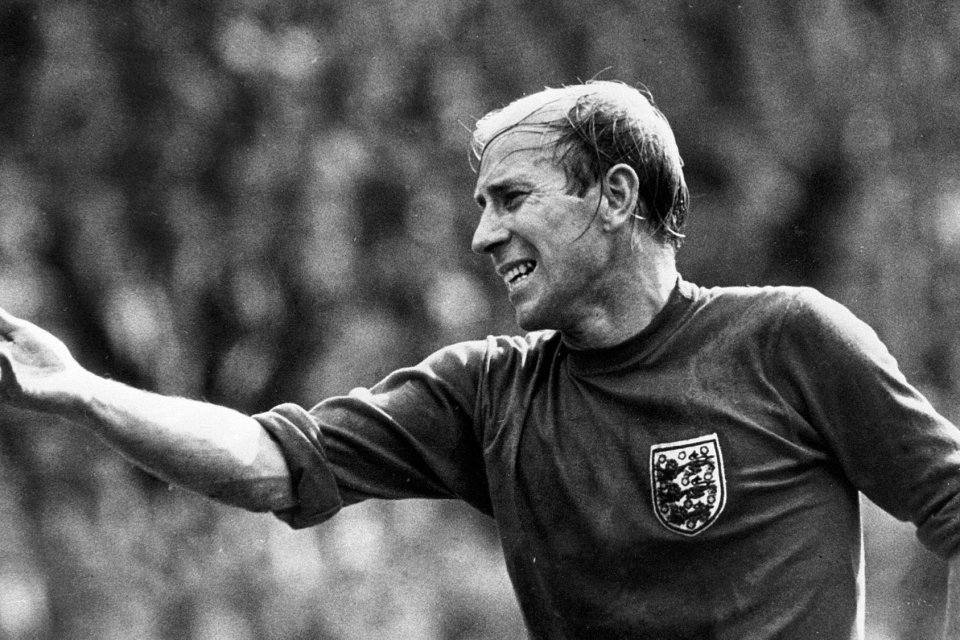 Bobby Charlton a câștigat o cupă a Angliei cu Manchester United, în 1963