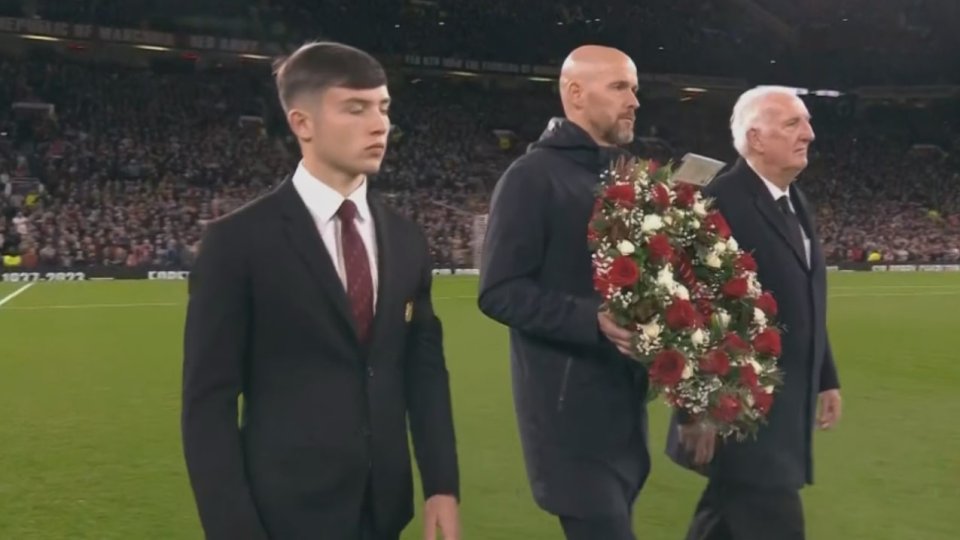 Erik ten Hag, antrenorul lui Manchester United, îi aduce un omagiu regretatului Sir Bobby Charlton