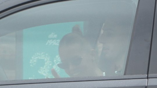 FOTO | Cum a fost surprins Andrei Vlad în fața unei farmacii din București