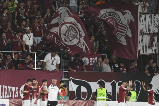 Din iadul din Israel direct în peluza Rapidului. Cine a fost surprins în mijlocul galeriei la derby-ul cu Universitatea Craiova