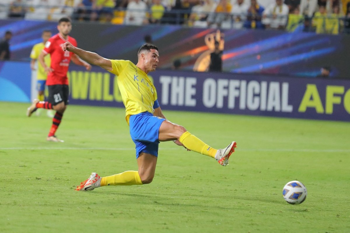 Cristiano Ronaldo în acțiune, Al-Nassr vs. Istiklol, Grupa E AFC Champions League, Stadionul Al-Awwal Park din Riyadh, Arabia Saudită, 2 octombrie 2023.