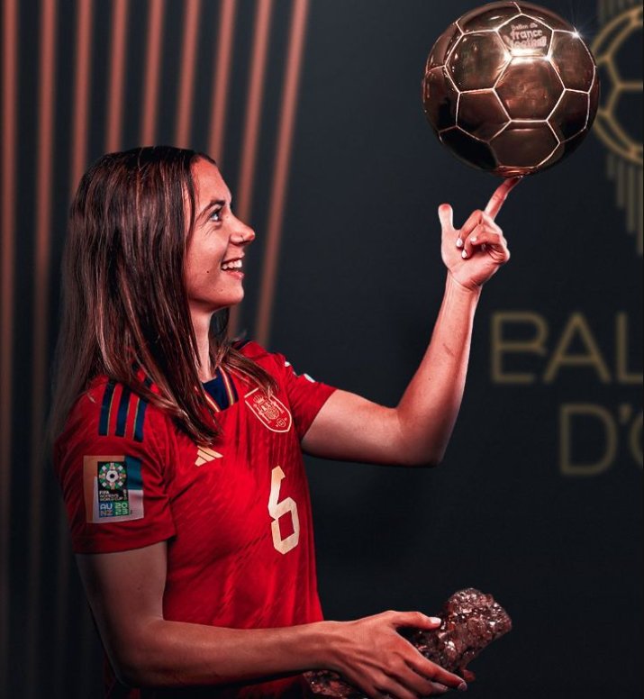 Aitana Bonmati este câștigătoarea Balonului de Aur la fotbal feminin