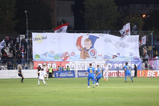 "Băăă, dâ-te, bă, la o parte!". Dorinel Munteanu, personaj principal în scenografia Oțelului la partida cu FCSB