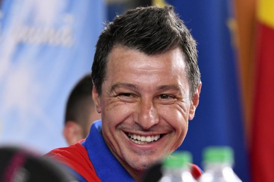 EXCLUSIV | Iulian Miu a încercat să copieze la examenul de antrenori și a fost prins. Au urmat scene de comedie :)