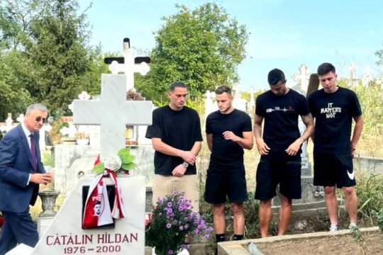 23 de ani fără "Unicul Căpitan". Jucătorii și staff-ul ”câinilor”, vizită la mormântul lui Cătălin Hîldan