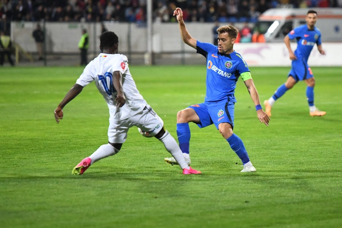 FCSB este pe primul loc în campionat, iar FC Botoșani este pe ultimul