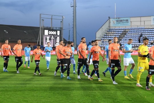 FOTO | Mesaj clar al fanilor Universității Craiova la meciul cu FC Voluntari. Ce banner au afișat oltenii, nemulțumiți de parcursul echipei