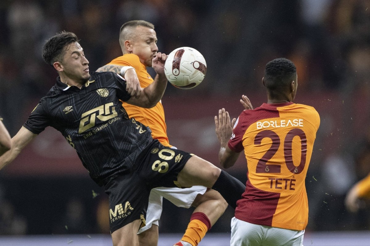 Moruțan este împrumutat de Galatasaray pentru trei ani