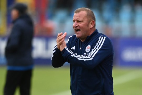 Dorinel Munteanu, iritat după eșecul cu Farul: ”De când suntem noi, clubul merge foarte bine!” A comentat ultimul scandal, în care este implicată soția