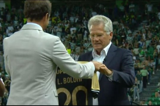 Boloni, primit ca un erou la Lisabona! Cadoul personalizat CR7 care l-a cucerit pe antrenorul român